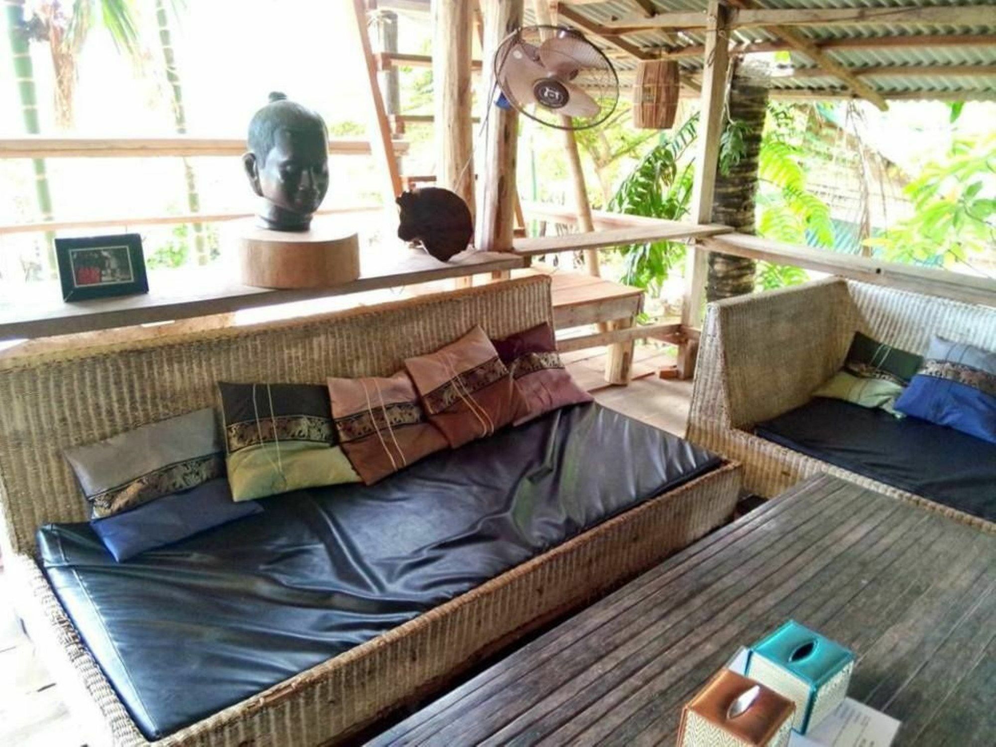 Bed and Breakfast Kepmandou Lounge-Bar Экстерьер фото