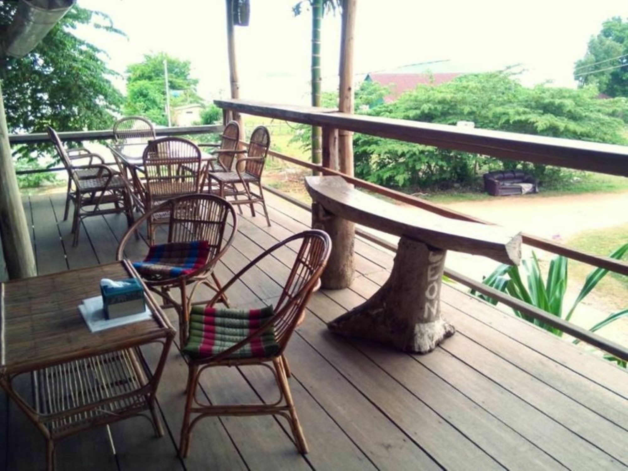 Bed and Breakfast Kepmandou Lounge-Bar Экстерьер фото